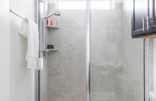 Clodine House | Charming 1-bedroom building in terrific Richmond with WiFi, AC & parking garage