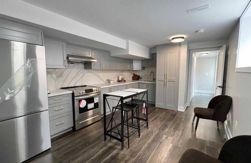 Erin Mills House | Charming 1-bedroom apartment in enchanting Mississauga with AC, WiFi