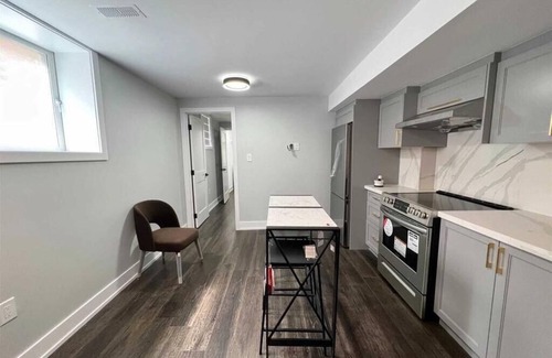 Erin Mills House | Charming 1-bedroom apartment in enchanting Mississauga with AC, WiFi