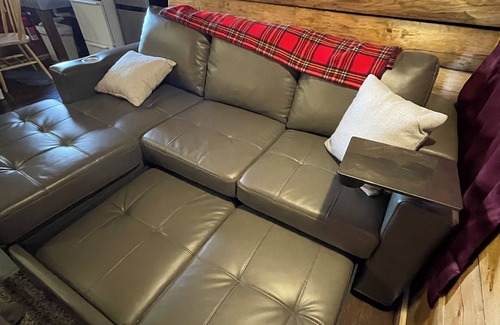 Houston Cabin | Charming 1-bedroom cabin in welcoming Houston with WiFi