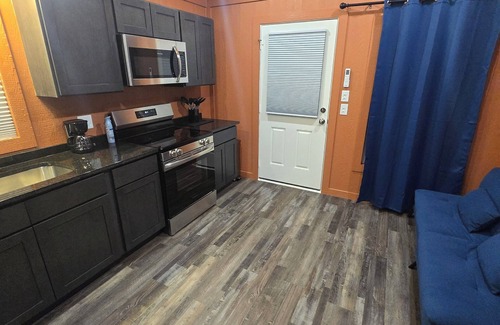 Leary Cabin | Charming 1-bedroom cabin in Hooks with no cleaning fees!