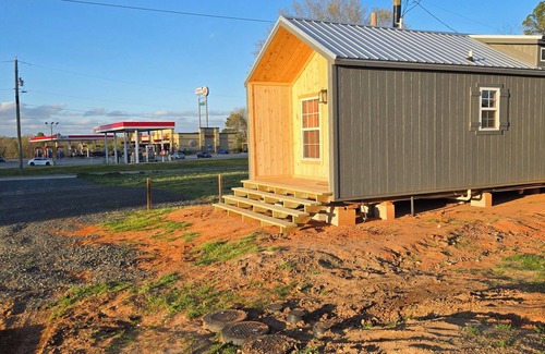 Leary Cabin | Charming 1-bedroom cabin in Hooks with no cleaning fees!