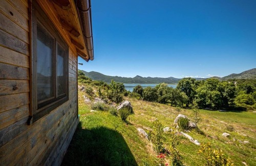 Karuc Cottage | Charming 1-bedroom cottage in marvelous Zeta with WiFi, AC