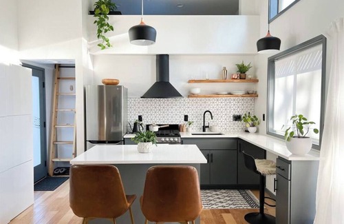 Old Farm District House | Charming 1-bedroom house in amazing Bend with AC