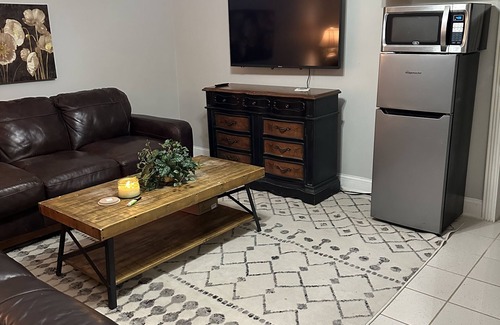 London House | Charming 1-bedroom house in beautiful London with WiFi, AC