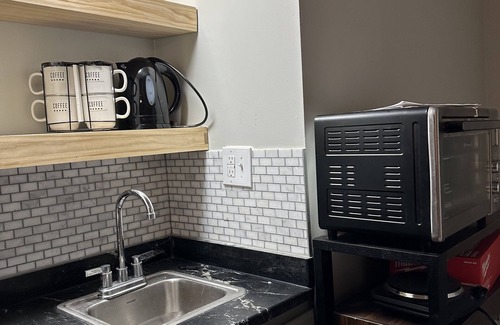 London House | Charming 1-bedroom house in beautiful London with WiFi, AC