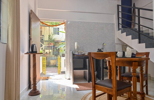 Arambol House | Charming 1-bedroom Private Balcony house with Beautiful Countryside view.