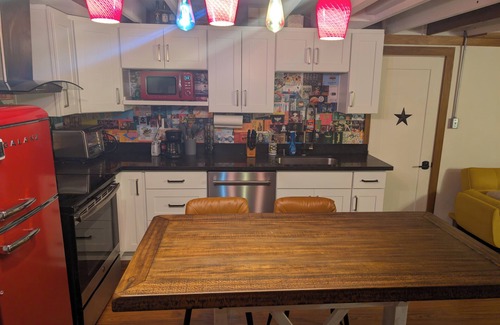 SeaTac House | Charming 1-bedroom unit in tranquil Burien with WiFi, AC, private yard