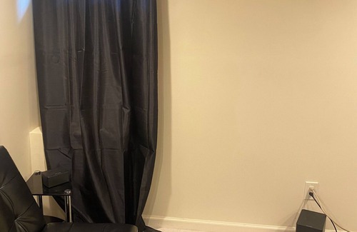 Elmont House | Charming 1-BR BSMT Apt. with WiFi, Separate Entrance in Resd. Area Long Island