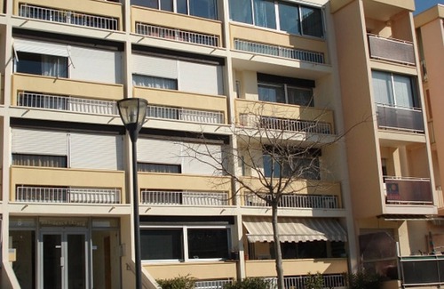 Balaruc-les-Bains Apartment | Charming 1-BR Apt near Thermal Baths and Etang, Parking & WiFi, Pet-Friendly