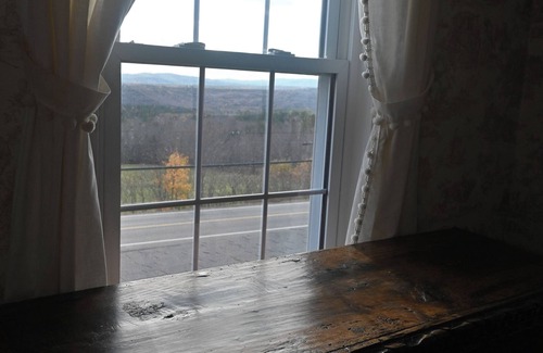 Jefferson House | Charming 10+ Bedroom White Mountains Home close to Santa's Village and ski areas