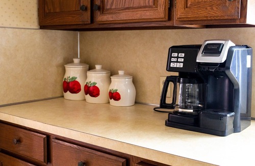 Baker City House | Charming 1950s Time Capsule Near Downtown Baker City, Oregon