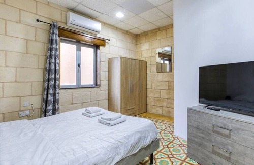 Senglea Apartment | Charming 1BR home in the heart of Isla