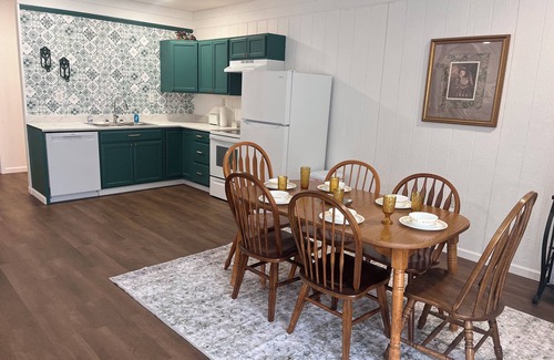 Mount Gay Apartment | Charming 2-bed/1 bath apartment in Logan near HMTS, dining, and shopping