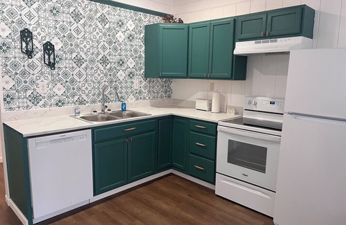 Mount Gay Apartment | Charming 2-bed/1 bath apartment in Logan near HMTS, dining, and shopping