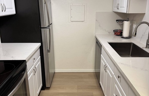 Inglewood-Finn Hill Condo | Charming 2-Bed Condo in Juanita: Enjoy Trails, Parks, and Beaches Nearby