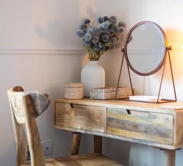 Canterbury House | Charming 2 Bed Cottage - within city walls - free parking- garden