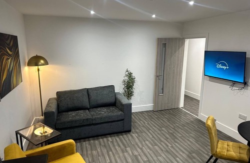 Long Eaton Apartment | Charming 2-Bed Flat: Ideal for City Explorers