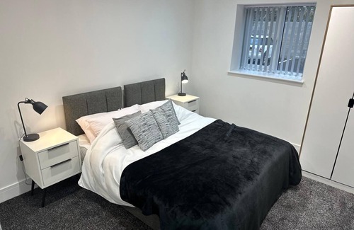 Long Eaton Apartment | Charming 2-Bed Flat: Ideal for City Explorers