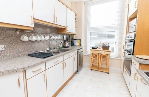 Newport-On-Tay Apartment | Charming 2-Bedroom Upper Floor Apartment with Stunning River Views