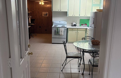 Silver Springs House | Charming 2-bedroom, 1-bath lakefront house in the Ocala National Forest