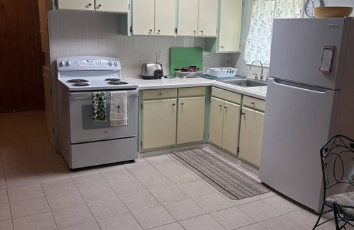 Silver Springs House | Charming 2-bedroom, 1-bath lakefront house in the Ocala National Forest