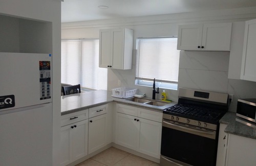 Marsh Harbour Apartment | Charming 2-bedroom apartment on Crockett Drive/Roderick Corner