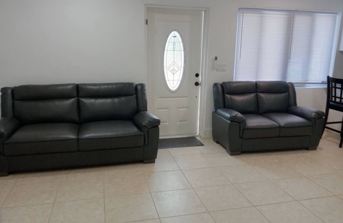 Marsh Harbour Apartment | Charming 2-bedroom apartment on Crockett Drive/Roderick Corner