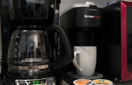 Union City Apartment | Charming 2-bedroom apartment with full kitchen 10-15 mins from NYC Times Sq.