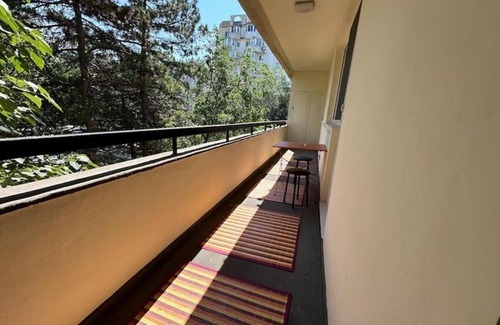 Constanta Apartment | Charming 2-bedroom apartment with WiFi, AC in delightful Constanta - TOMIS