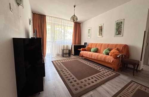 Constanta Apartment | Charming 2-bedroom apartment with WiFi, AC in delightful Constanta - TOMIS