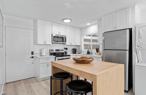 City Heights Apartment | Charming 2-bedroom apartment in sunny City Heights with AC