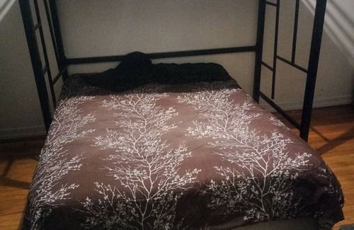 Williamsbridge Apartment | Charming 2-bedroom apartment in awesome The Bronx with WiFi, AC