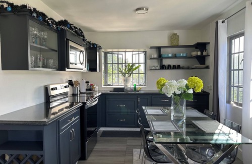 Port of Spain Apartment | Charming 2-bedroom apartment with WiFi, AC and incredible views in Maraval