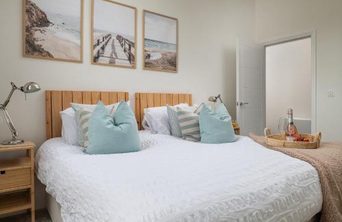 Saint Asaph Apartment | Charming 2 Bedroom Apartment in a Converted Chapel - Free Parking, Smart TV, Fast WiFi and Self-Check-In by Yoko Property