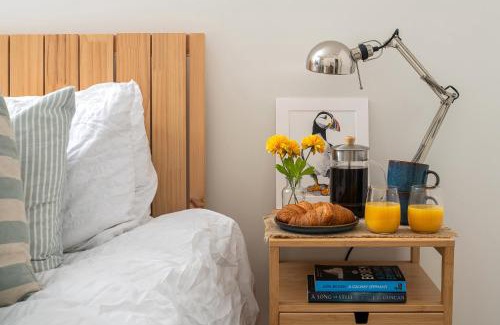 Saint Asaph Apartment | Charming 2 Bedroom Apartment in a Converted Chapel - Free Parking, Smart TV, Fast WiFi and Self-Check-In by Yoko Property