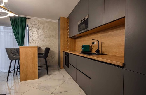 Tractorul Apartment | Charming 2-bedroom apartment in awesome Brașov with Jacuzzi.