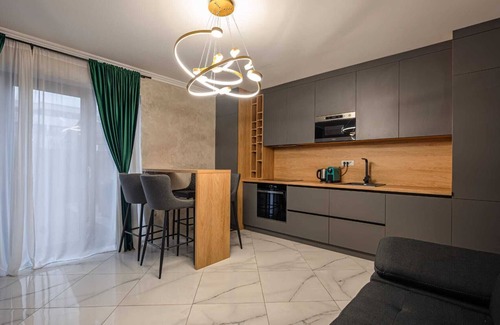 Tractorul Apartment | Charming 2-bedroom apartment in awesome Brașov with Jacuzzi.