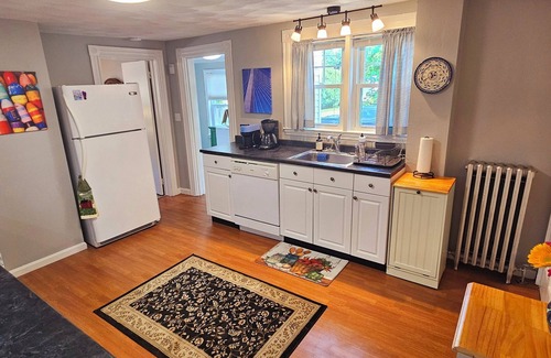 Woburn Apartment | Charming 2-bedroom apartment with WiFi, AC near Boston