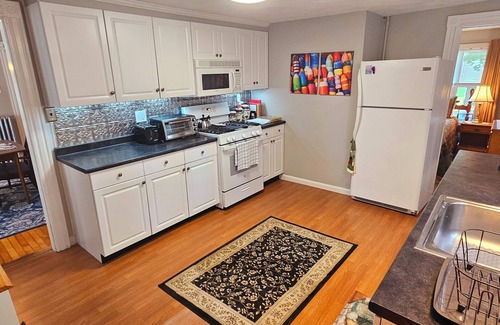 Woburn Apartment | Charming 2-bedroom apartment with WiFi, AC near Boston