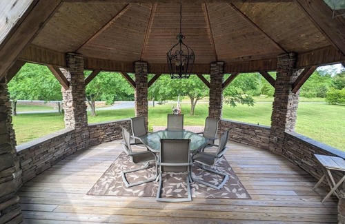 Ruffin Cabin | Charming 2-bedroom cabin with Hot Tub in quaint Reidsville, NC