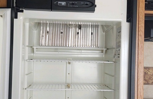 Homosassa RV Rental | Charming 2-bedroom Camper in enchanting Homosassa with AC, WiFi and more.