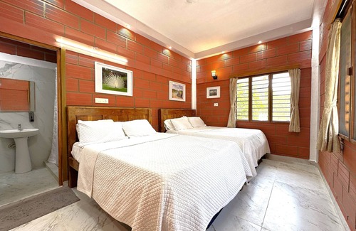 Coimbatore Other | Charming 2-bedroom farmhouse with WiFi, AC in pristine Alanthurai, Coimbatore