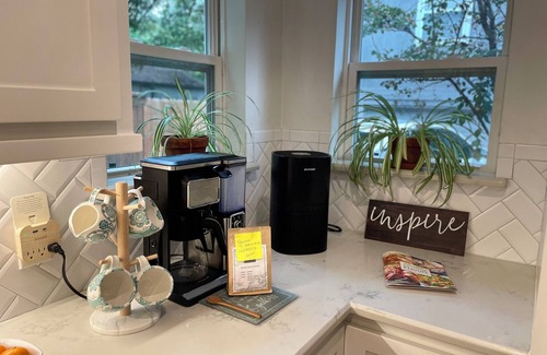 Westcliff House | Charming 2 bedroom house with great outdoor living area in across from TCU