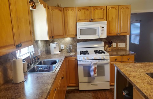 Greenwood House | Charming 2-bedroom house with plenty of room for family and friends.