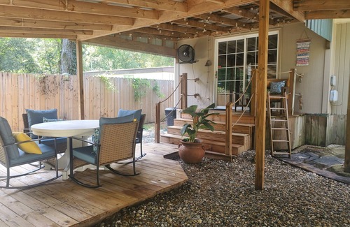 Greenwood House | Charming 2-bedroom house with plenty of room for family and friends.