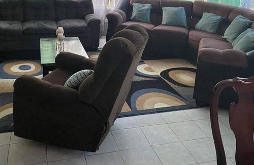 Armenia House | Charming 2-bedroom house with WiFi, AC in beautiful Belmopan