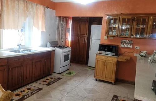 Salt Gut House | Charming 2-bedroom house in marvelous Boscobel with WiFi, AC