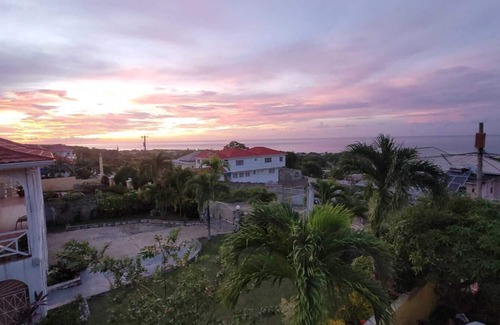 Salt Gut House | Charming 2-bedroom house in marvelous Boscobel with WiFi, AC