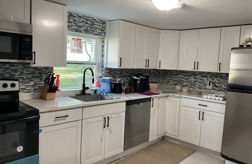 Holbrook House | Charming 2-bedroom house in delightful Holbrook with AC